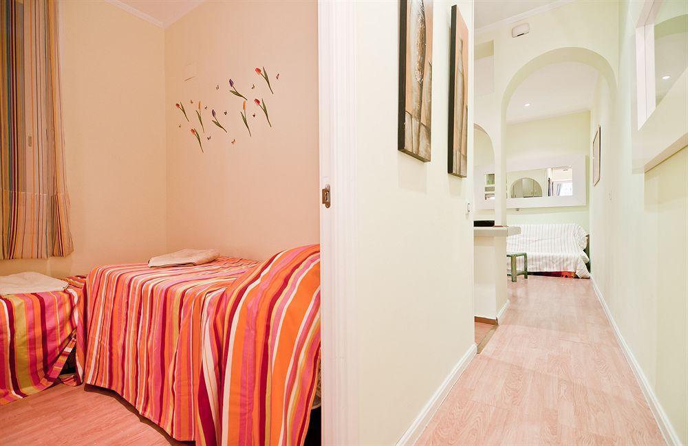 Apartamentos Aqui Me Quedo Madrid Kültér fotó