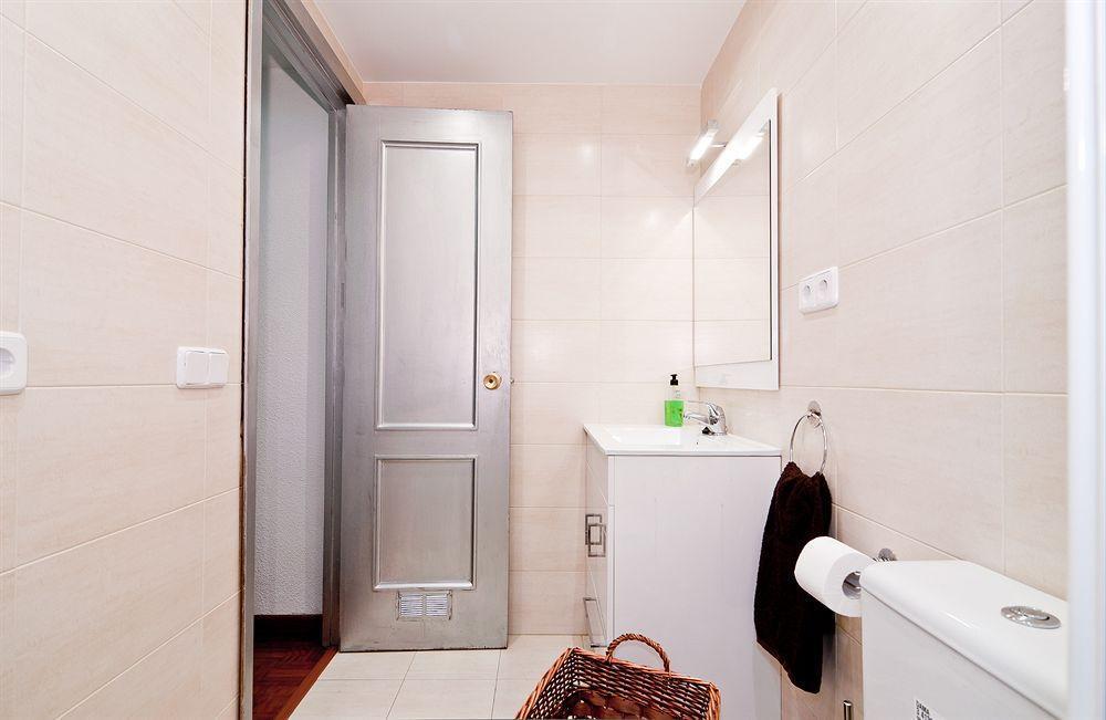 Apartamentos Aqui Me Quedo Madrid Kültér fotó