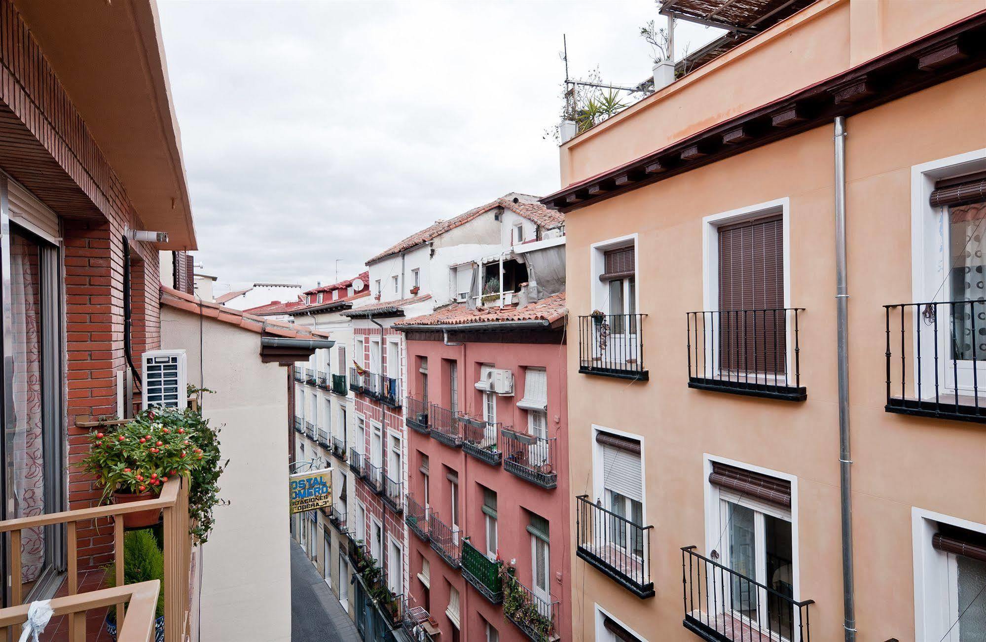 Apartamentos Aqui Me Quedo Madrid Kültér fotó