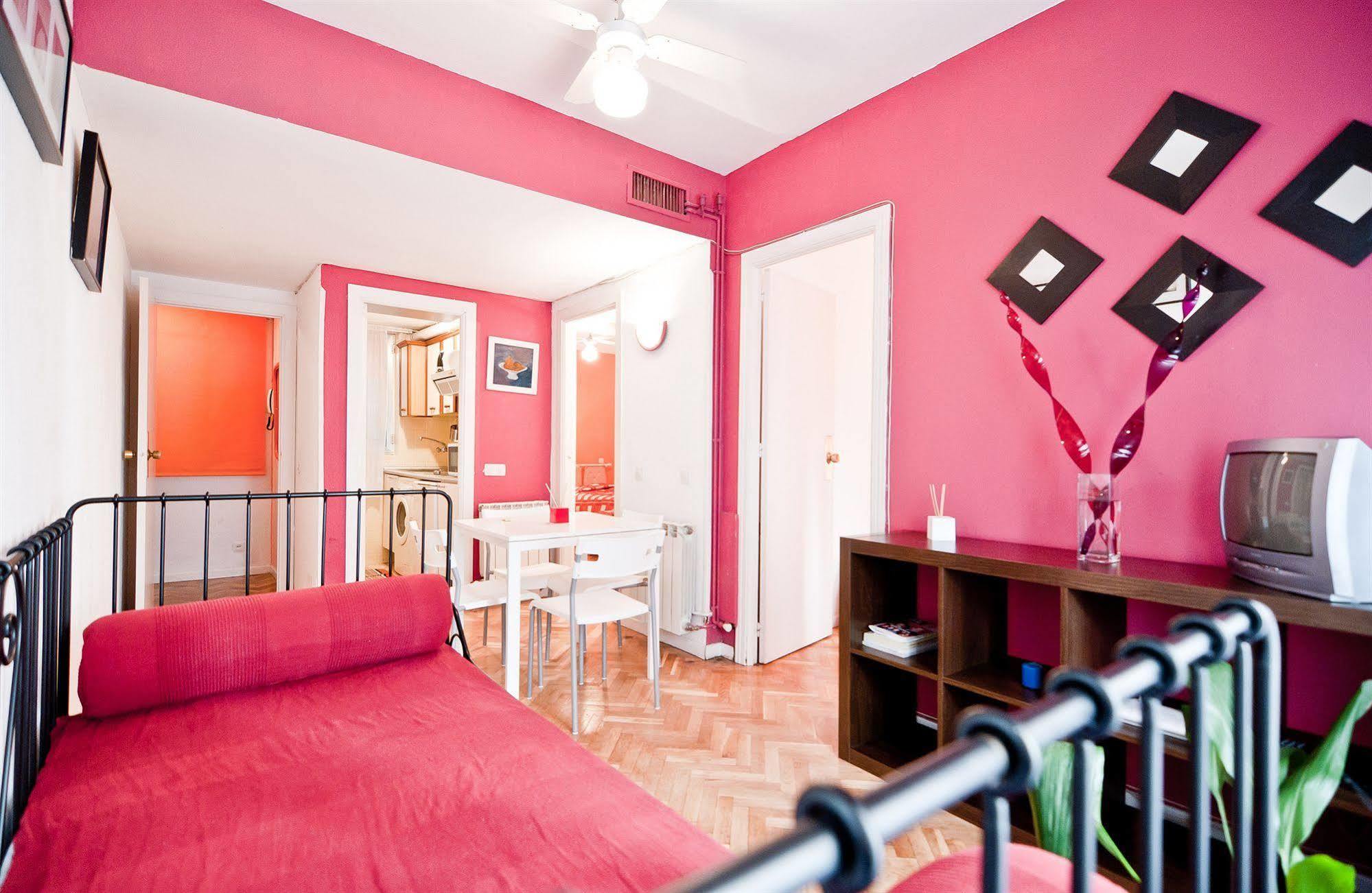 Apartamentos Aqui Me Quedo Madrid Kültér fotó