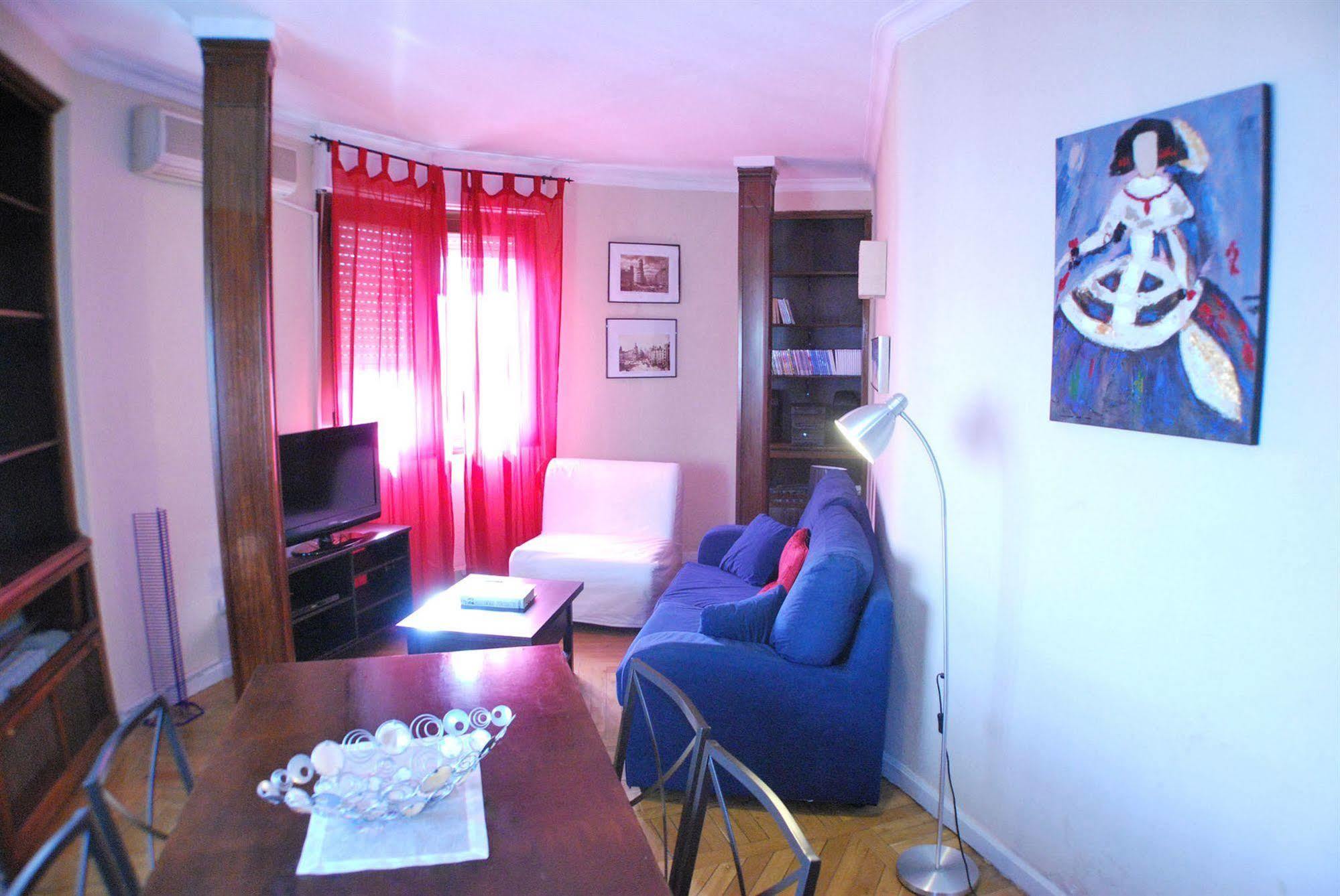 Apartamentos Aqui Me Quedo Madrid Kültér fotó