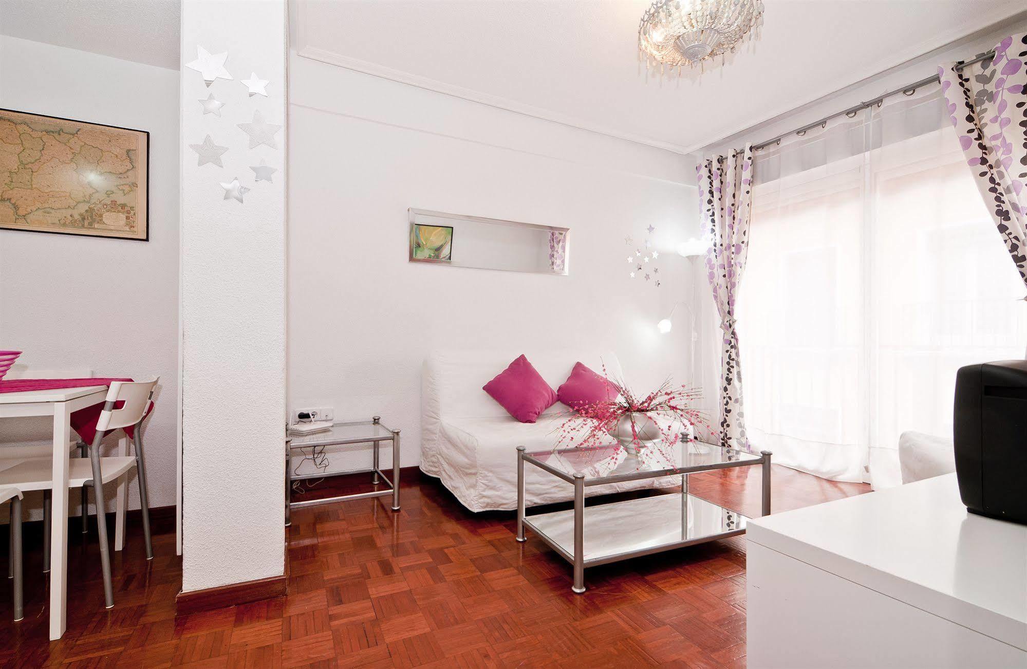 Apartamentos Aqui Me Quedo Madrid Kültér fotó