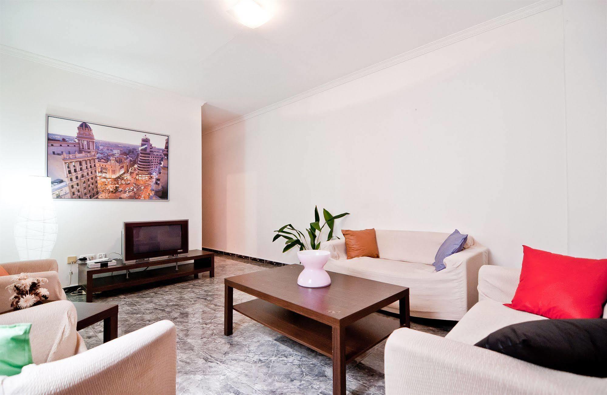 Apartamentos Aqui Me Quedo Madrid Kültér fotó