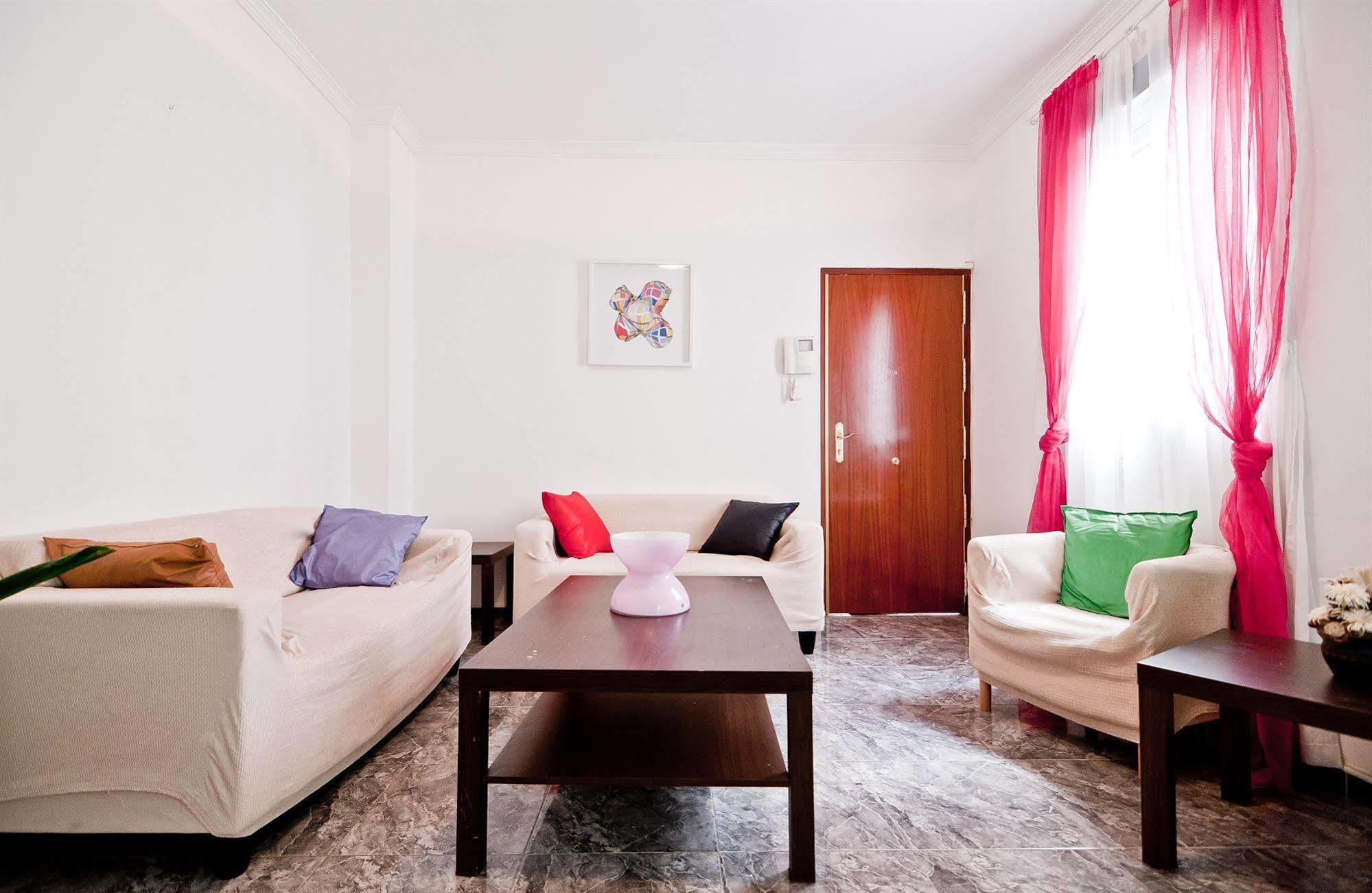 Apartamentos Aqui Me Quedo Madrid Kültér fotó