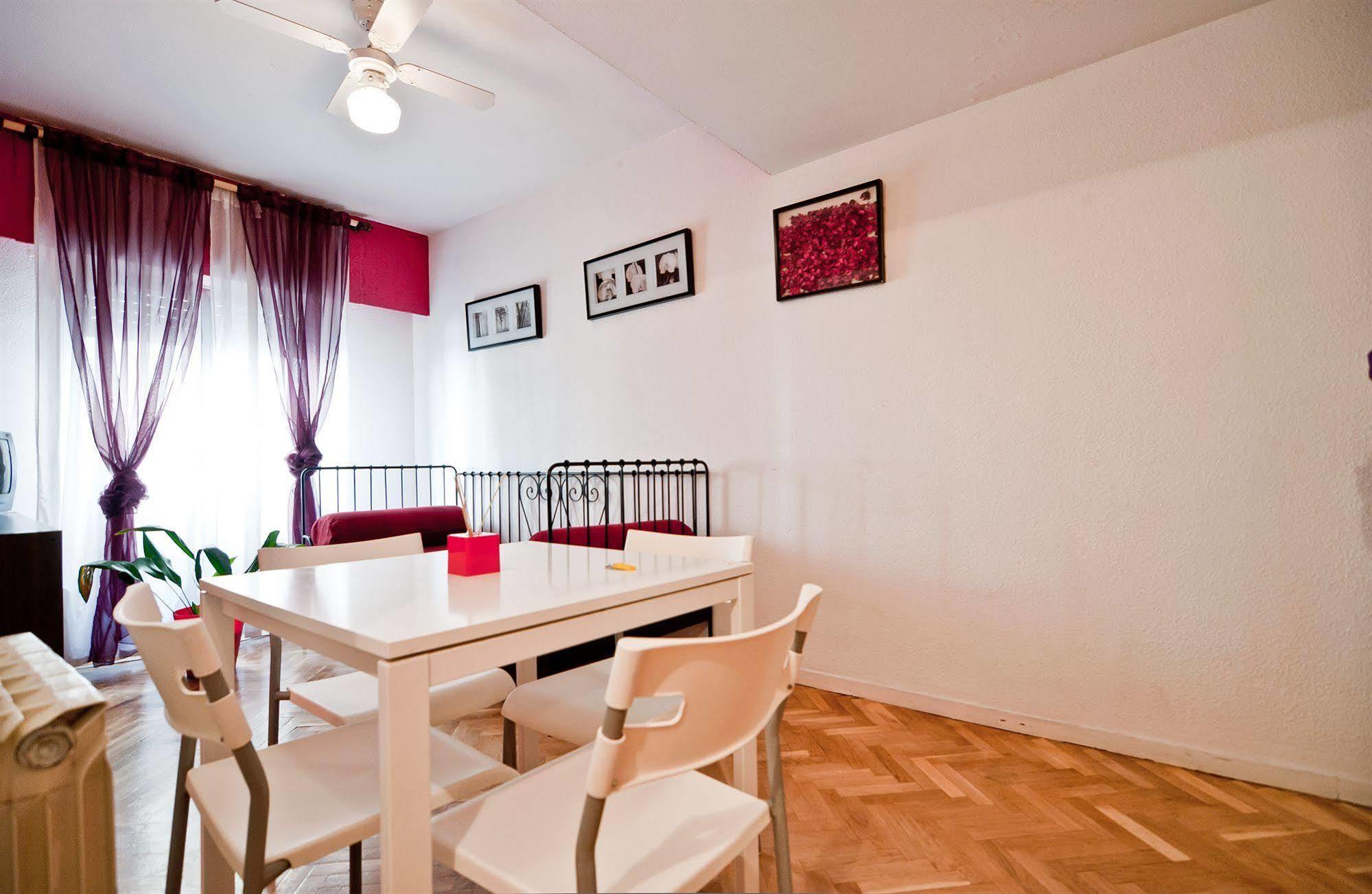 Apartamentos Aqui Me Quedo Madrid Kültér fotó