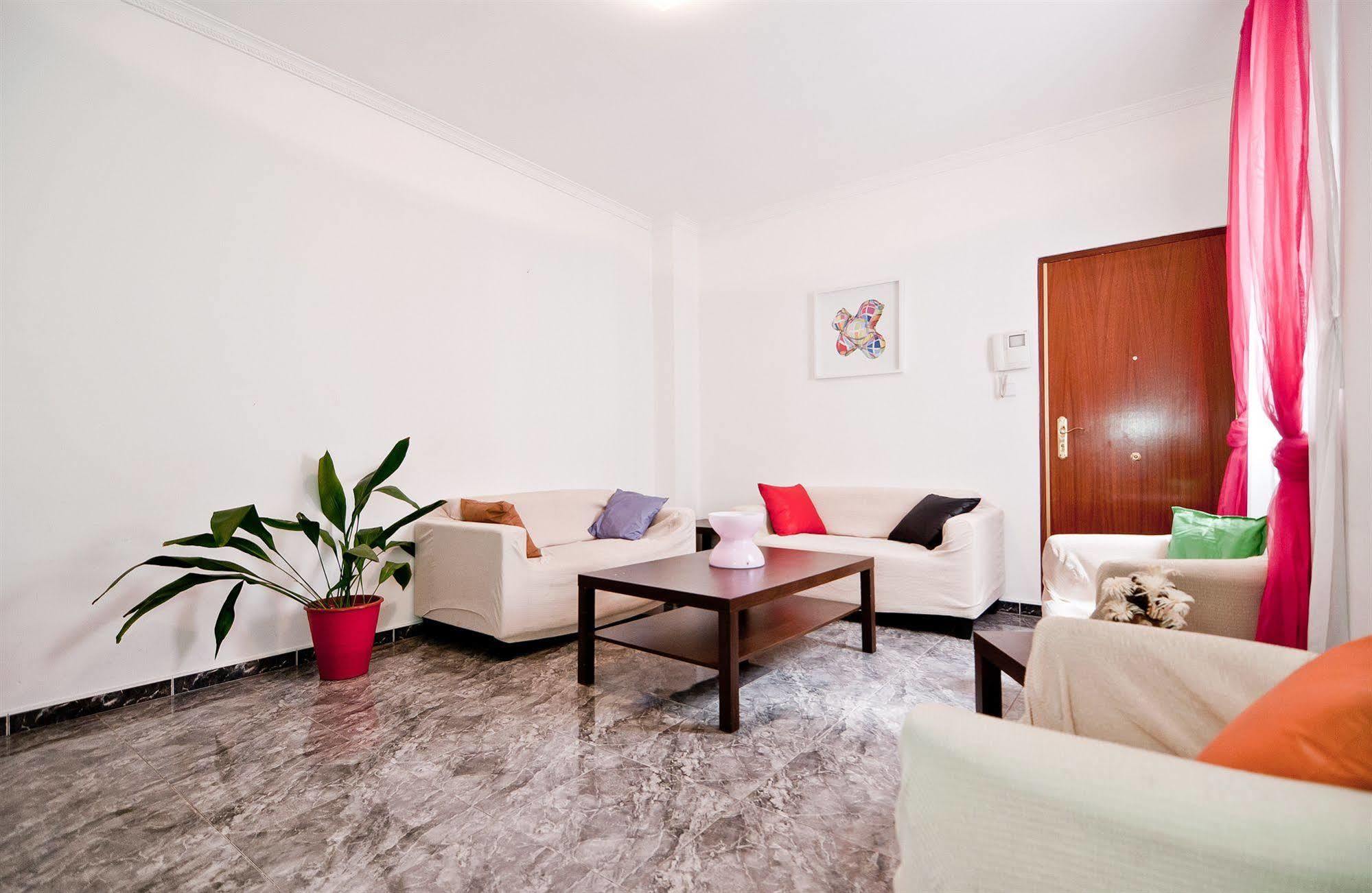 Apartamentos Aqui Me Quedo Madrid Kültér fotó