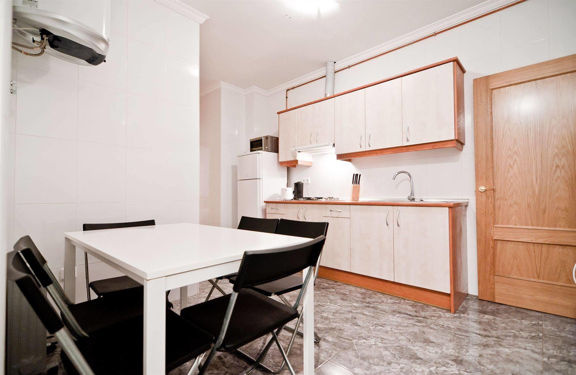 Apartamentos Aqui Me Quedo Madrid Kültér fotó