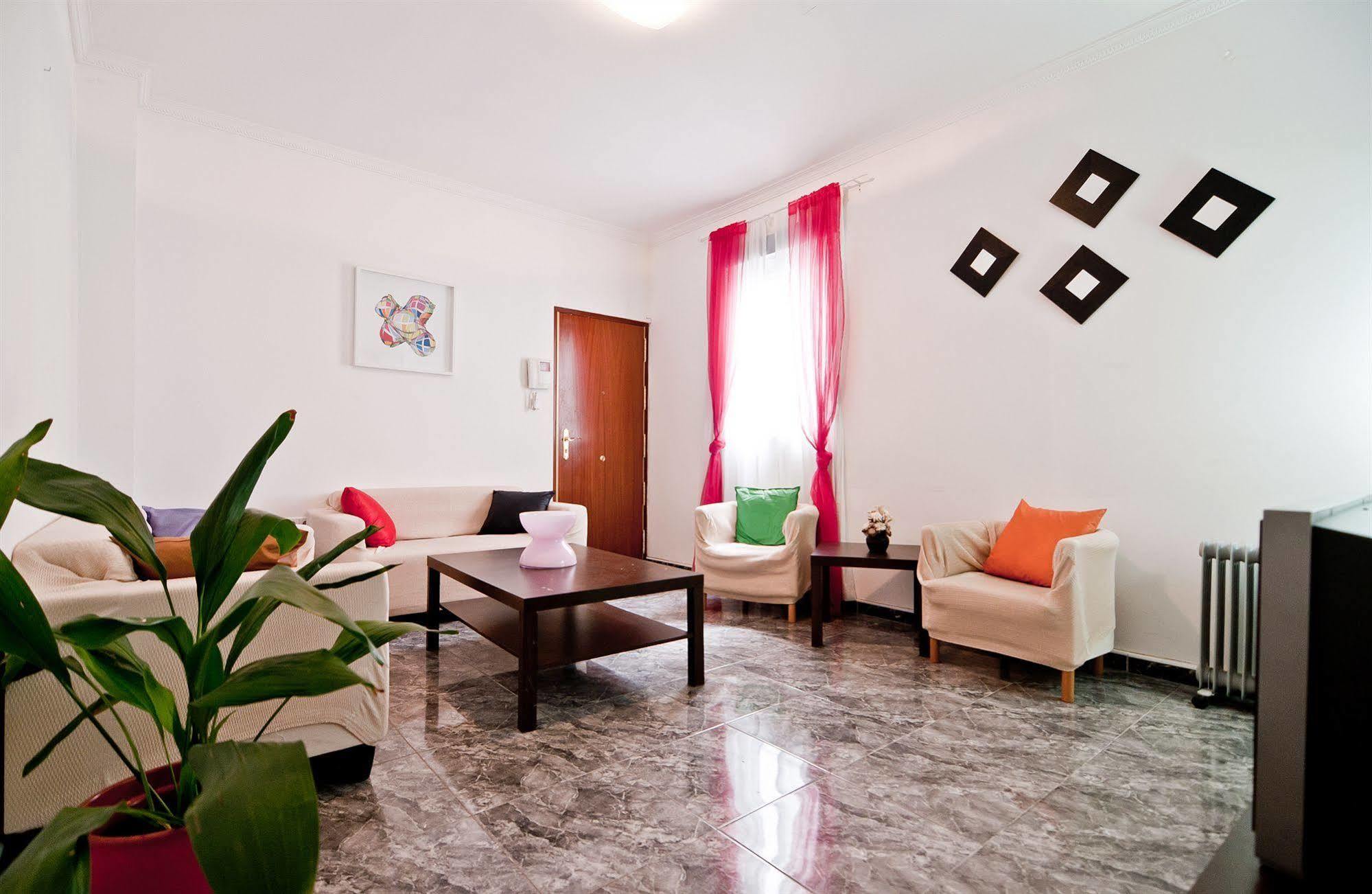Apartamentos Aqui Me Quedo Madrid Kültér fotó