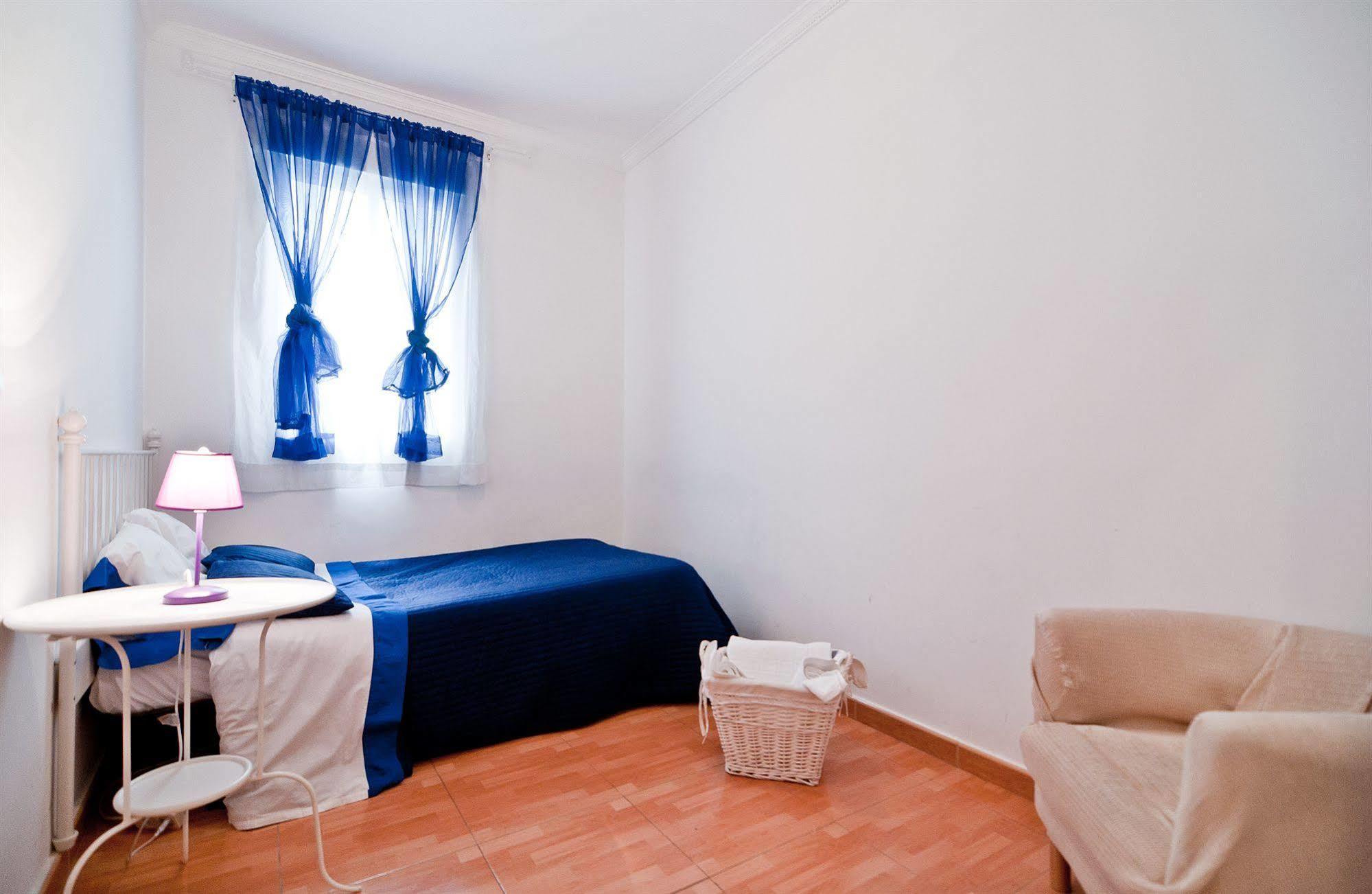 Apartamentos Aqui Me Quedo Madrid Kültér fotó