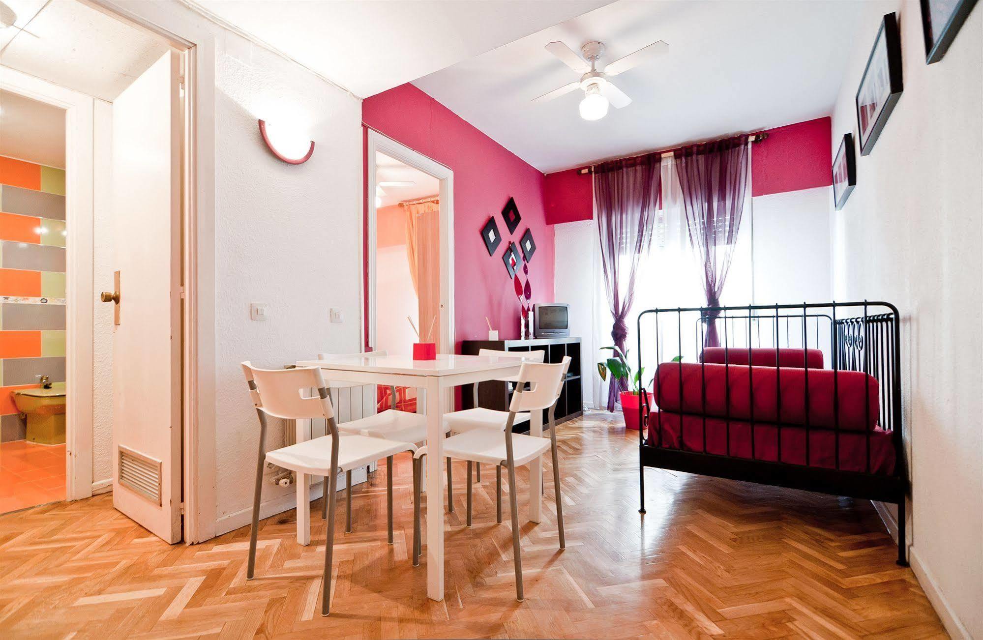 Apartamentos Aqui Me Quedo Madrid Kültér fotó