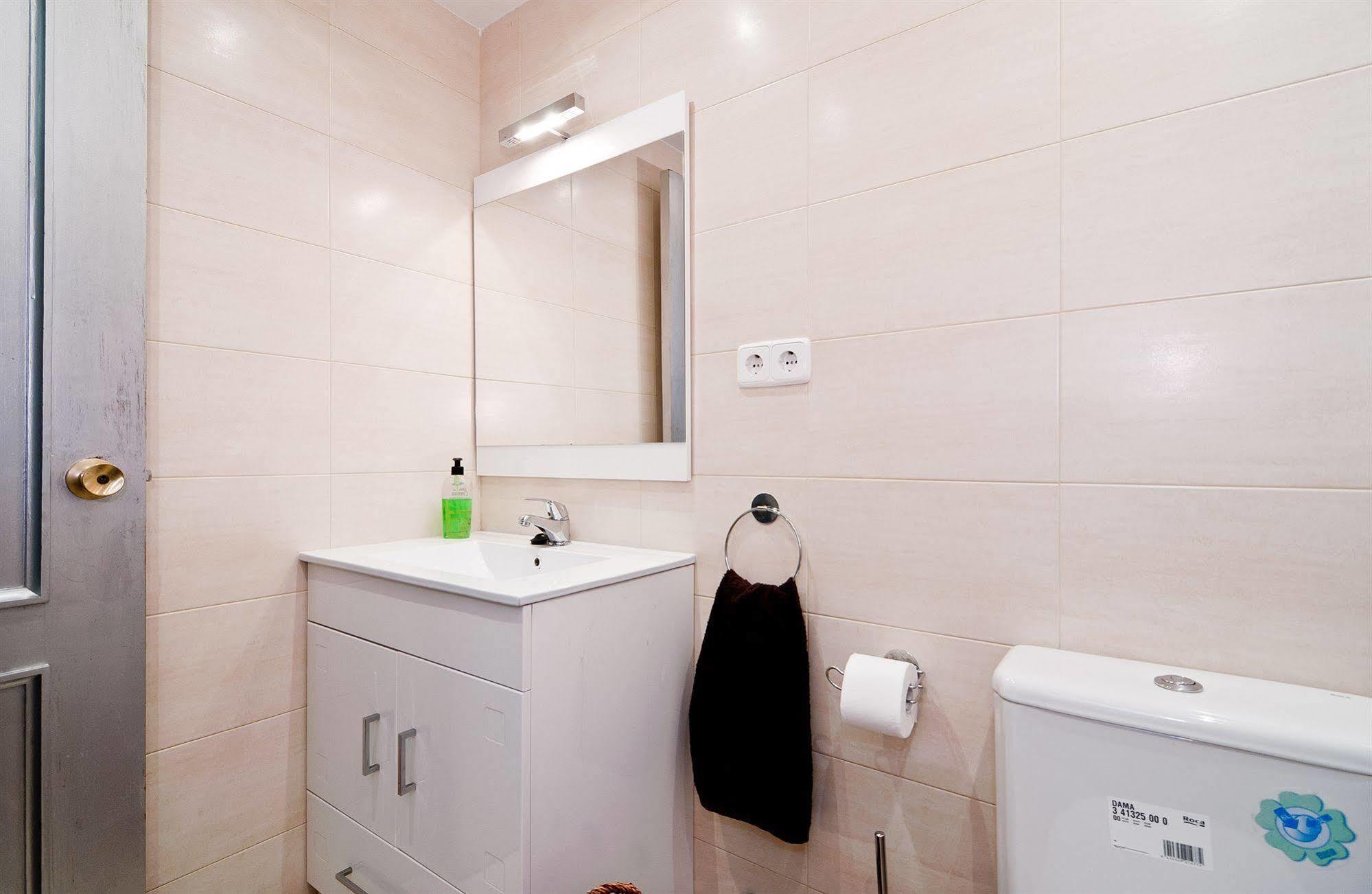 Apartamentos Aqui Me Quedo Madrid Kültér fotó